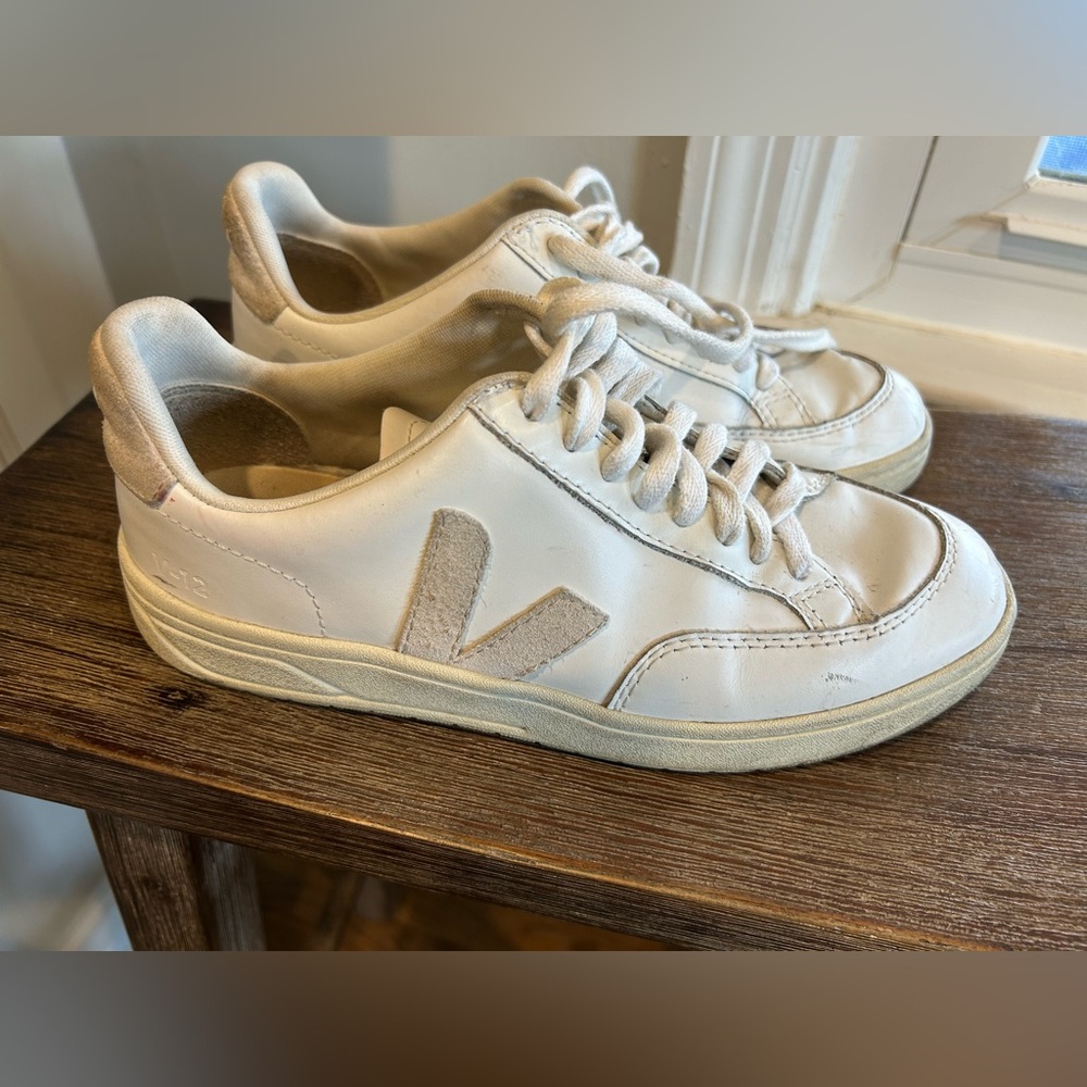 Veja V-12 sneakers 37 6 6.5